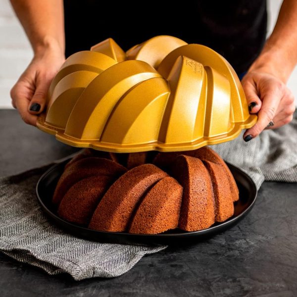 Nordic Ware NW 95577 75th Anniversary Braided Rope Bundt Cake Pan, Gold 12 Cup Capacity - Image 4