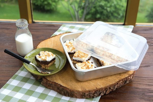 Nordic Ware Natural Aluminum Commercial Square Cake Pan with Lid, Exterior 9.88 x 9.88 Inches - Image 2