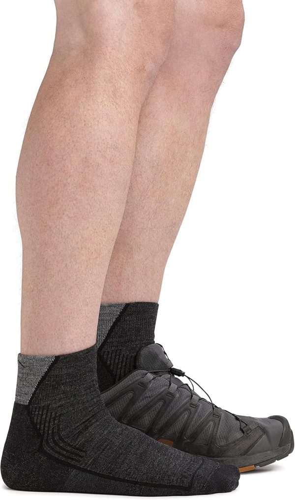 Darn Tough (Style 1959) Men\'s Hiker Quarter Midweight with Cushion Hiking Sock - Image 3